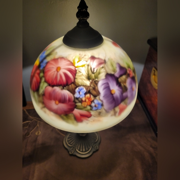 Vintage Antique Table Top Lamp Floral Stained Glass Table Lamp - Picture 3 of 12